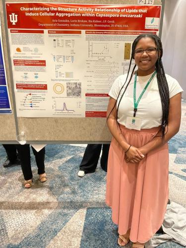 Aria presenting her poster at the American Society of Pharmacognosy (ASP) Annual Meeting_July 2023